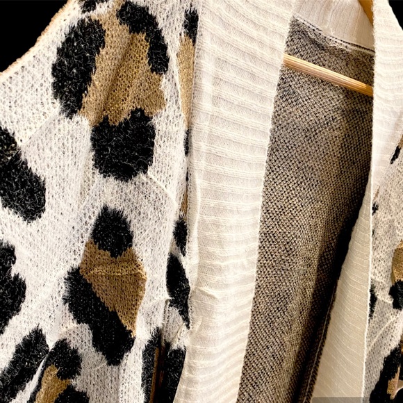 Cozy Leopard Batwing Sleeve Cardigan Fuzzy Soft & Oversized Brand New - Picture 7 of 9